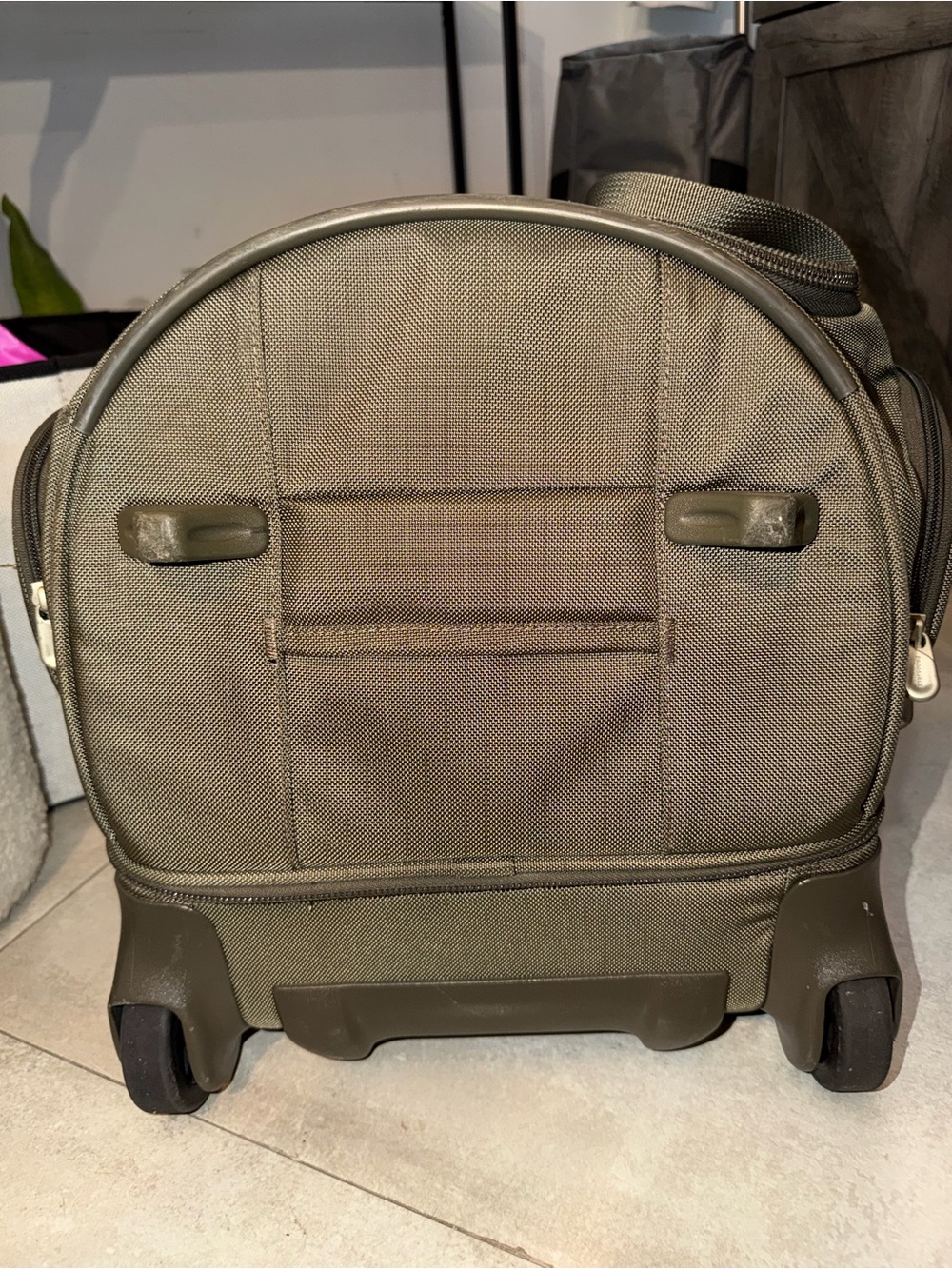 Briggs & Riley Baseline Large Two-Wheel Duffle Bag. - Picture 9 of 16